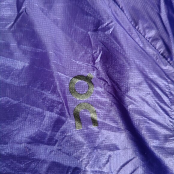 On Running Zero Jacket Womens Size Medium Purple Black Waterproof Windbreaker - Picture 3 of 11